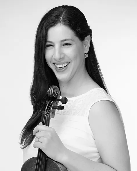 Die Geigerin Nitzan Bartana, fotografiert von Kristijan Matic